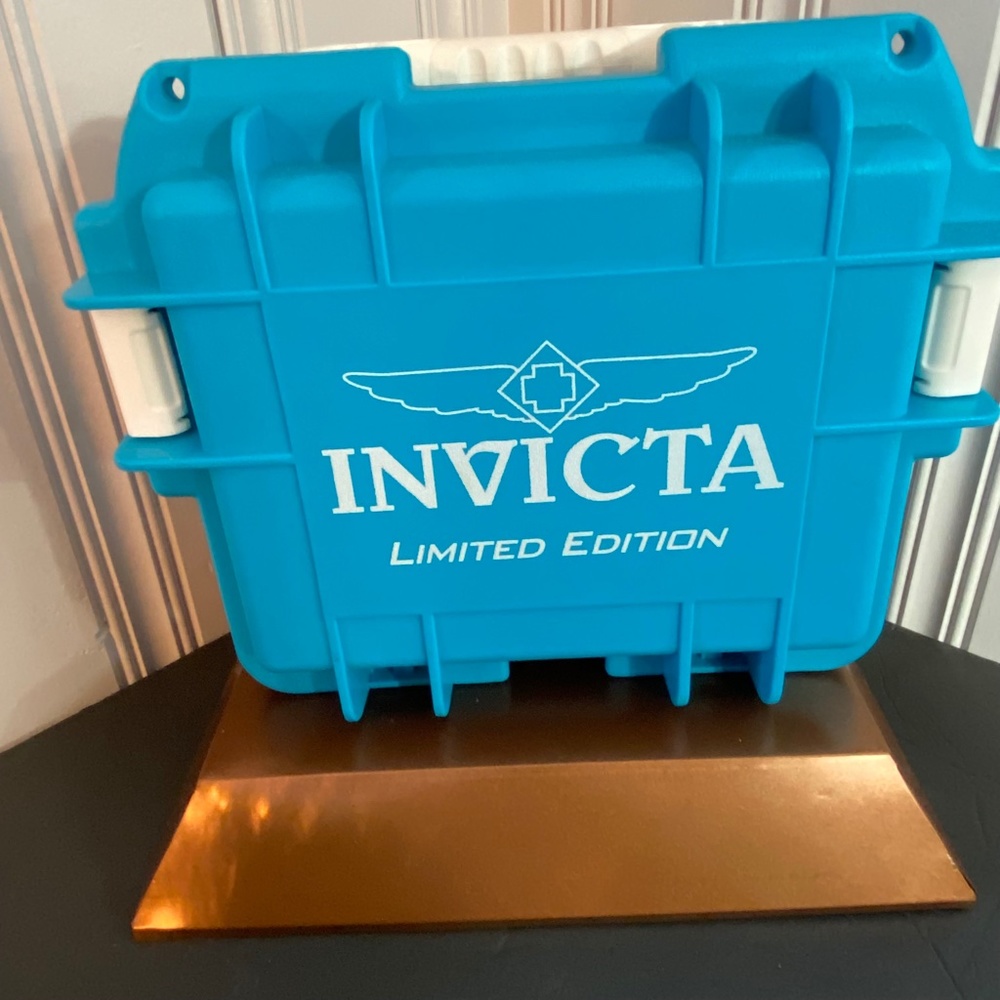 SOLD -INVICTA LIMITED EDITION HARD CASE - Picture 6 of 10